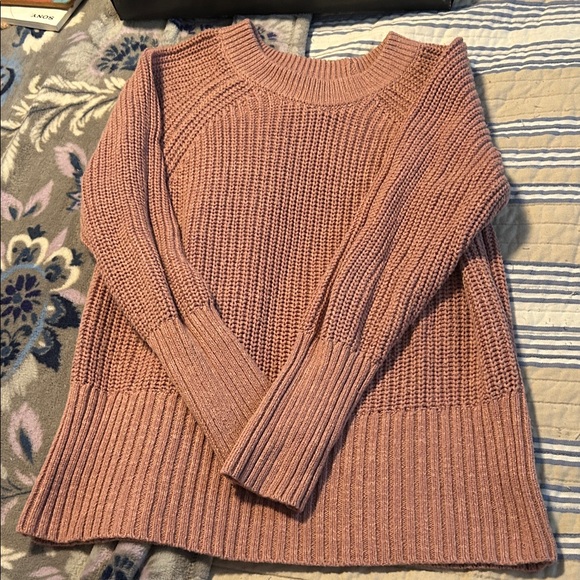 Universal Thread Sweaters - Universal Thread Elegant Mauve Crew Neck Sweater, size S EUC